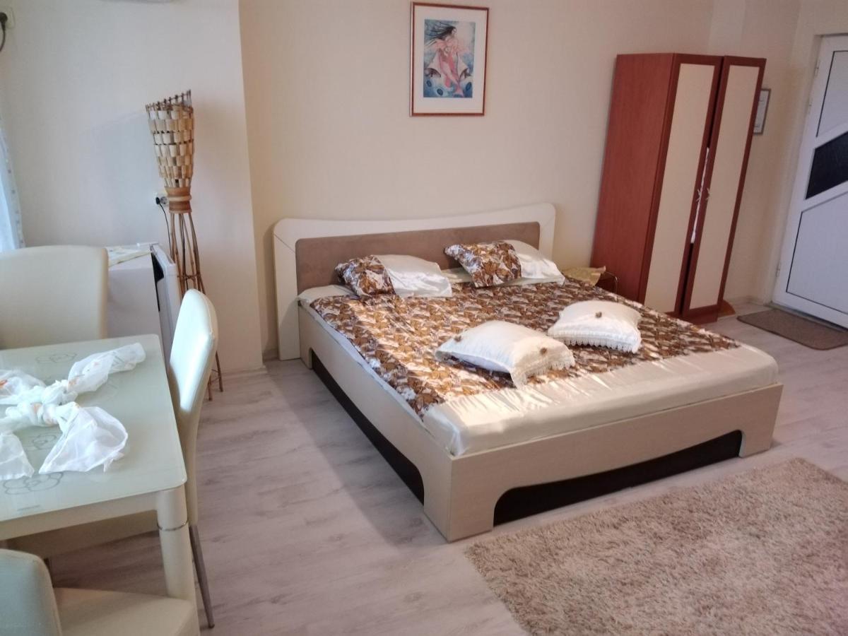 Къща За Гости Синьо Лято Pomorie Luaran gambar